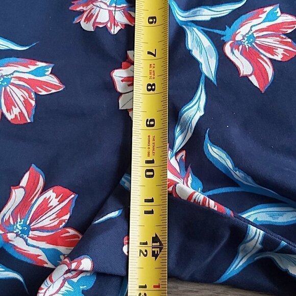 LANDS' End Womens Mid Rise Straight Leg Dark Blue Floral Crop Pants - Size 8 - Picture 4 of 6